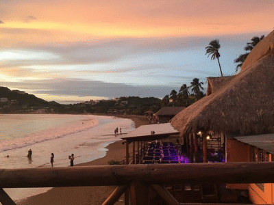 Henry's Iguana Beach Bar & Restaurant